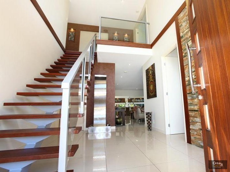 6029 Vista Drive, Benowa QLD 4217