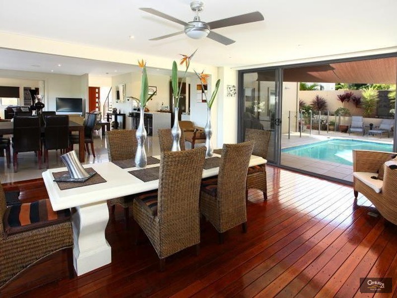 6029 Vista Drive, Benowa QLD 4217