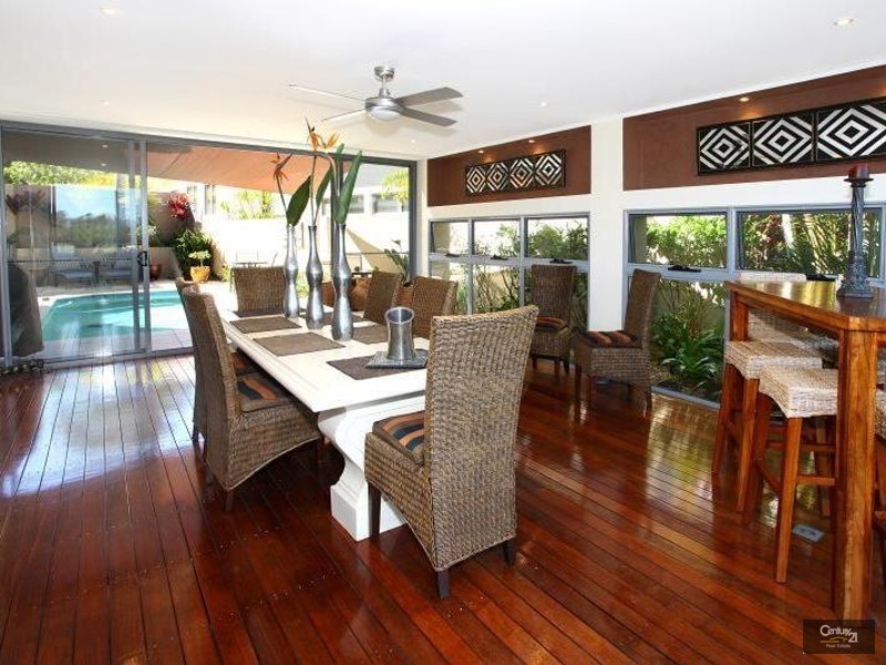 6029 Vista Drive, Benowa QLD 4217