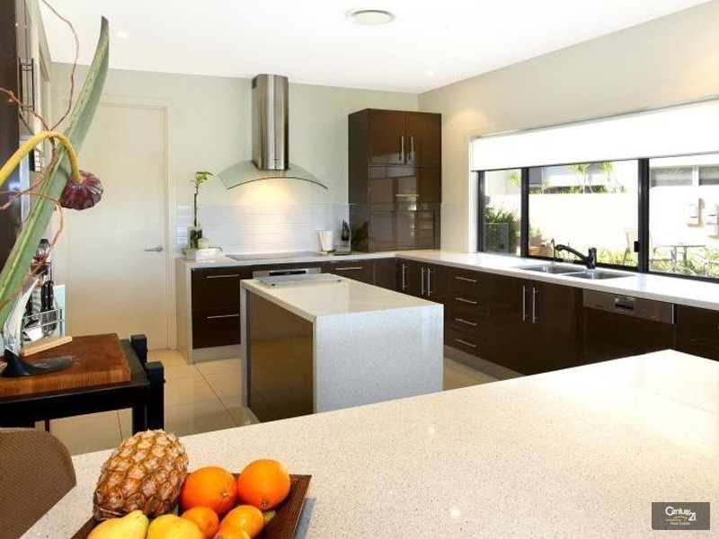 6029 Vista Drive, Benowa QLD 4217