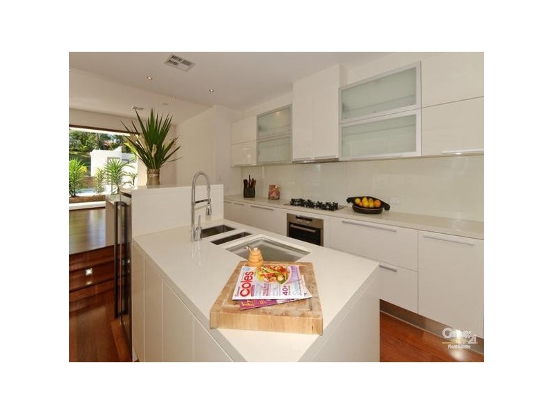 8010a Vista Drive, Benowa QLD 4217