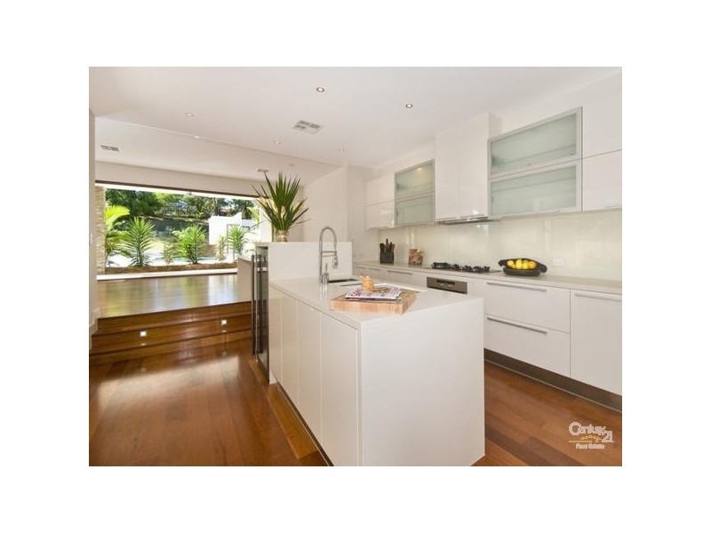 8010a Vista Drive, Benowa QLD 4217