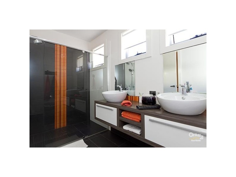 8010a Vista Drive, Benowa QLD 4217