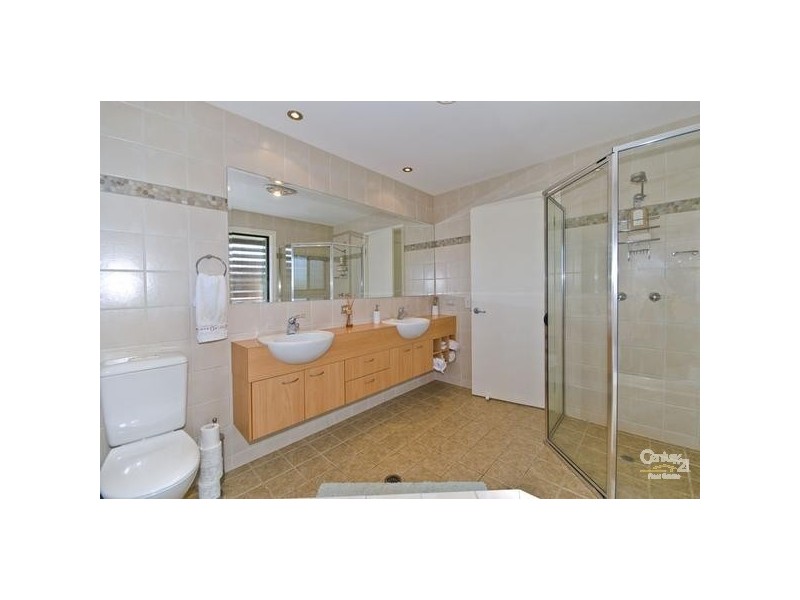 22 Kawana Cr, Ashmore QLD 4214