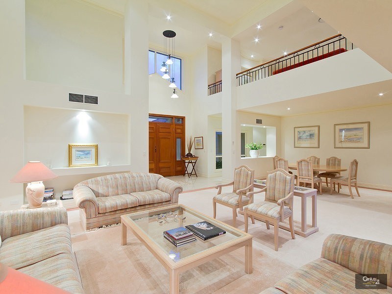 15 Clear Water Bay, Clear Island Waters QLD 4226