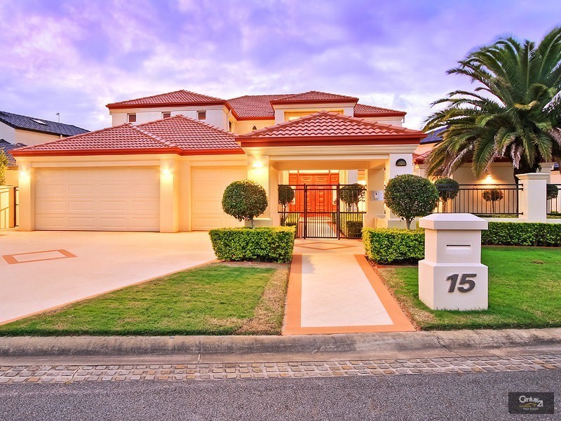 15 Clear Water Bay, Clear Island Waters QLD 4226