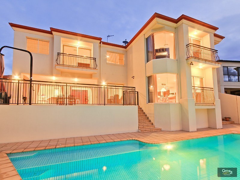 15 Clear Water Bay, Clear Island Waters QLD 4226