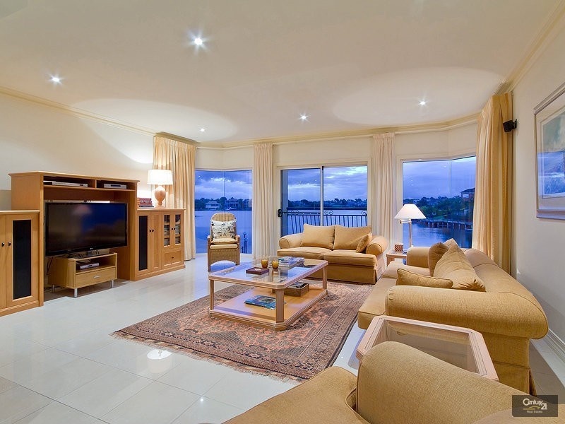 15 Clear Water Bay, Clear Island Waters QLD 4226