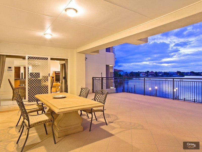 15 Clear Water Bay, Clear Island Waters QLD 4226