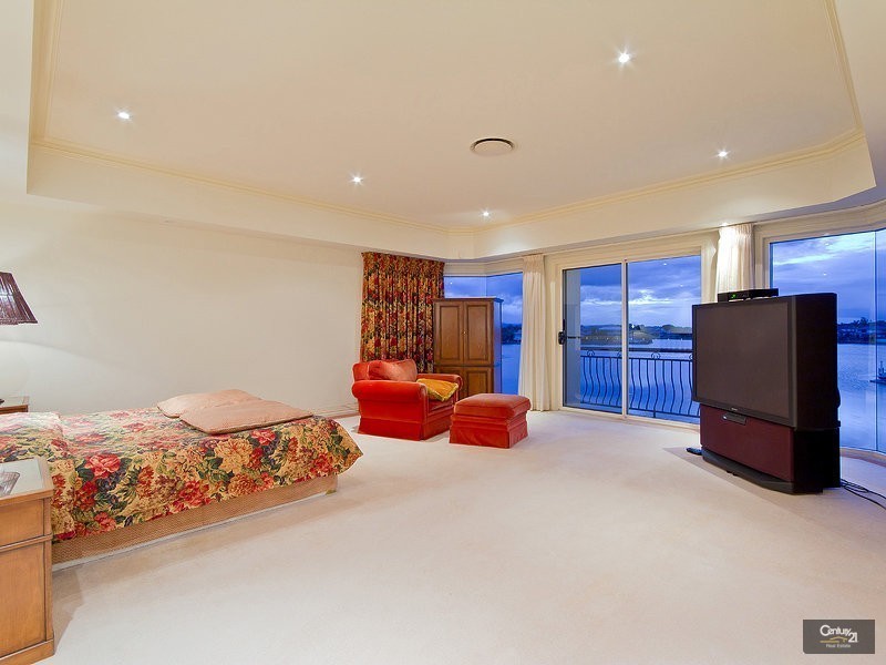 15 Clear Water Bay, Clear Island Waters QLD 4226