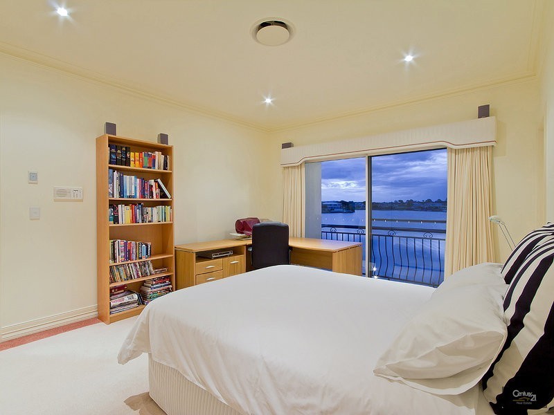 15 Clear Water Bay, Clear Island Waters QLD 4226