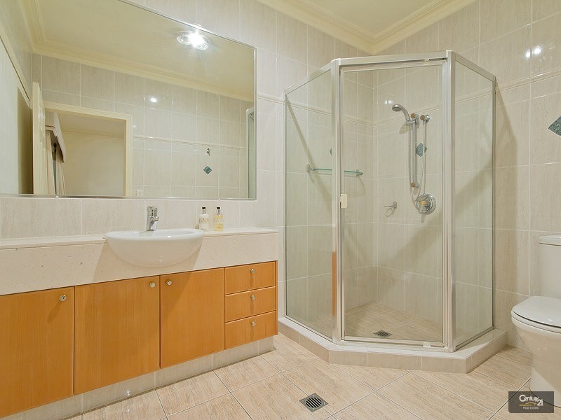 15 Clear Water Bay, Clear Island Waters QLD 4226