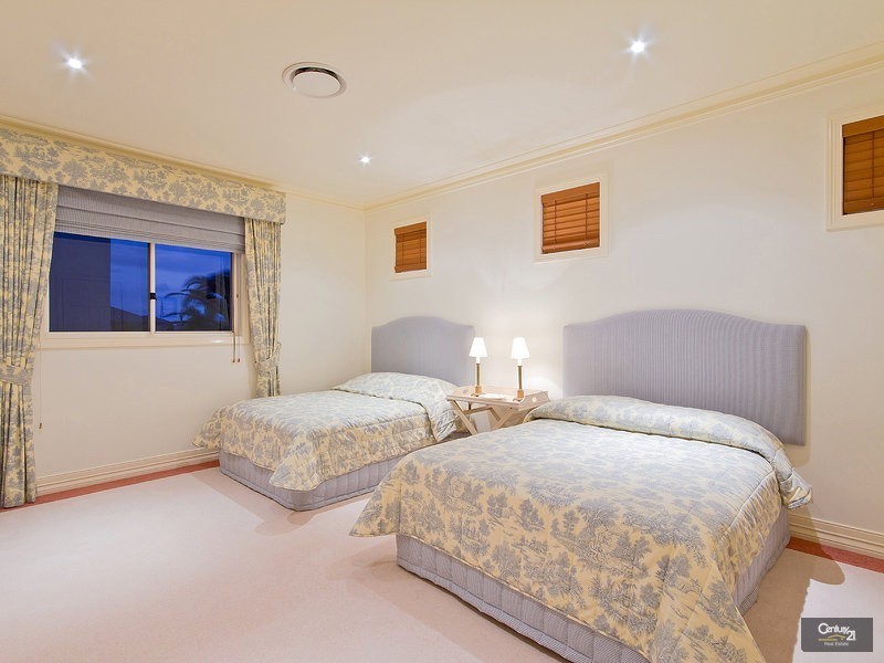 15 Clear Water Bay, Clear Island Waters QLD 4226