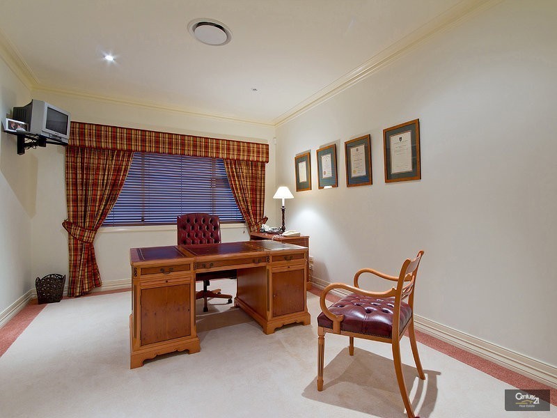 15 Clear Water Bay, Clear Island Waters QLD 4226