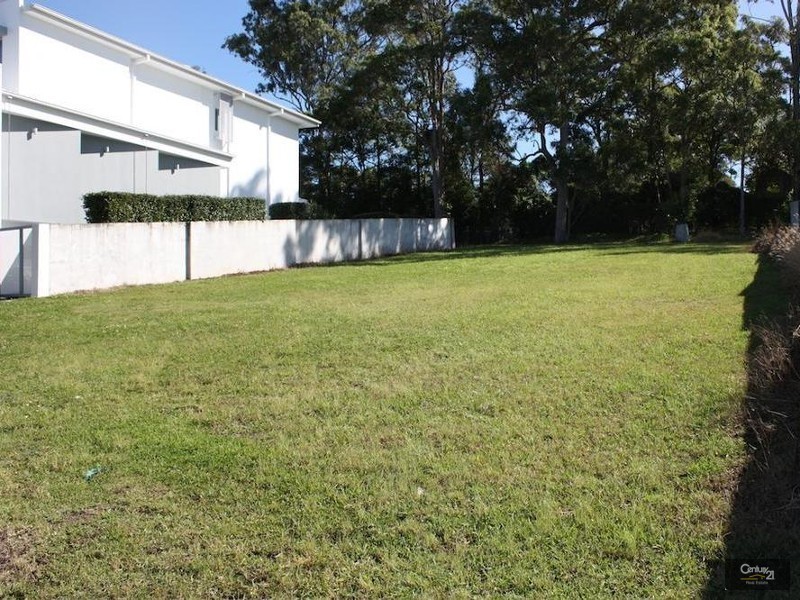 6012 The Boulevarde, Benowa QLD 4217