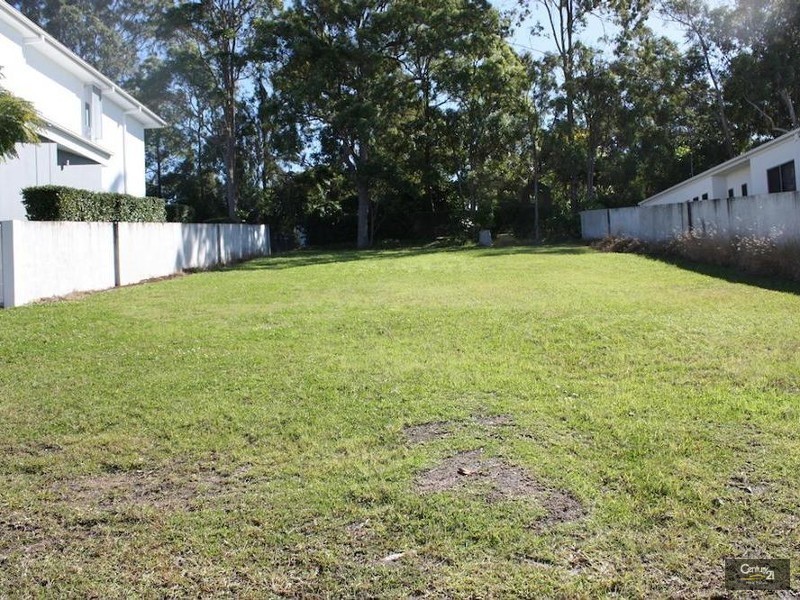 6012 The Boulevarde, Benowa QLD 4217