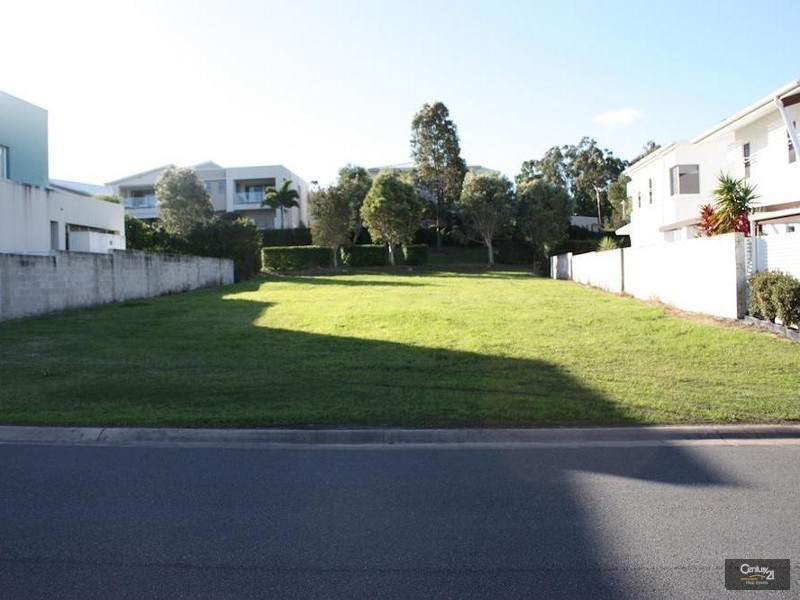 6012 The Boulevarde, Benowa QLD 4217