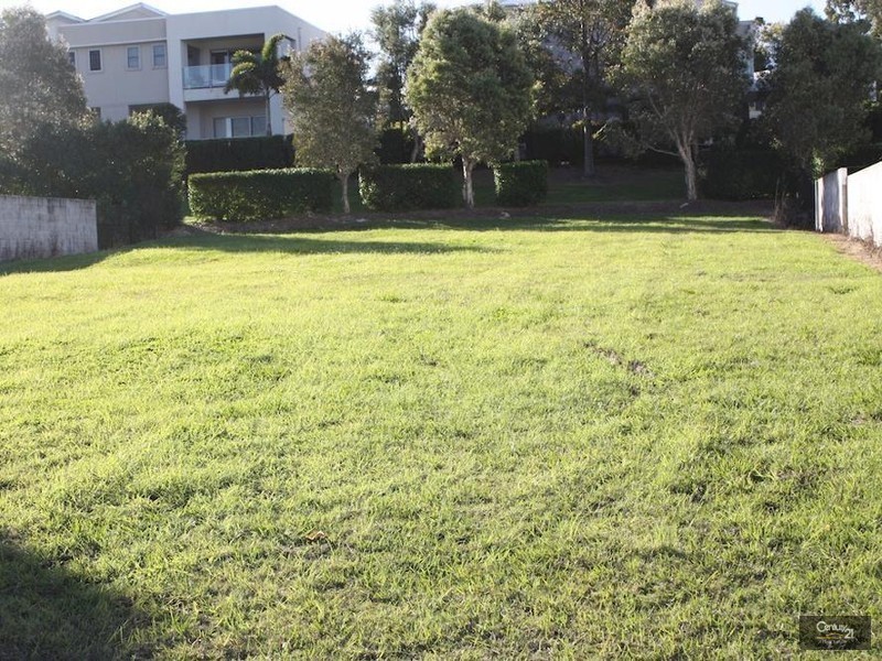 6012 The Boulevarde, Benowa QLD 4217