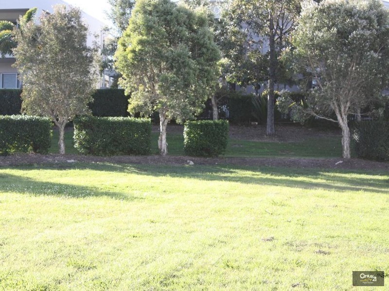 6012 The Boulevarde, Benowa QLD 4217