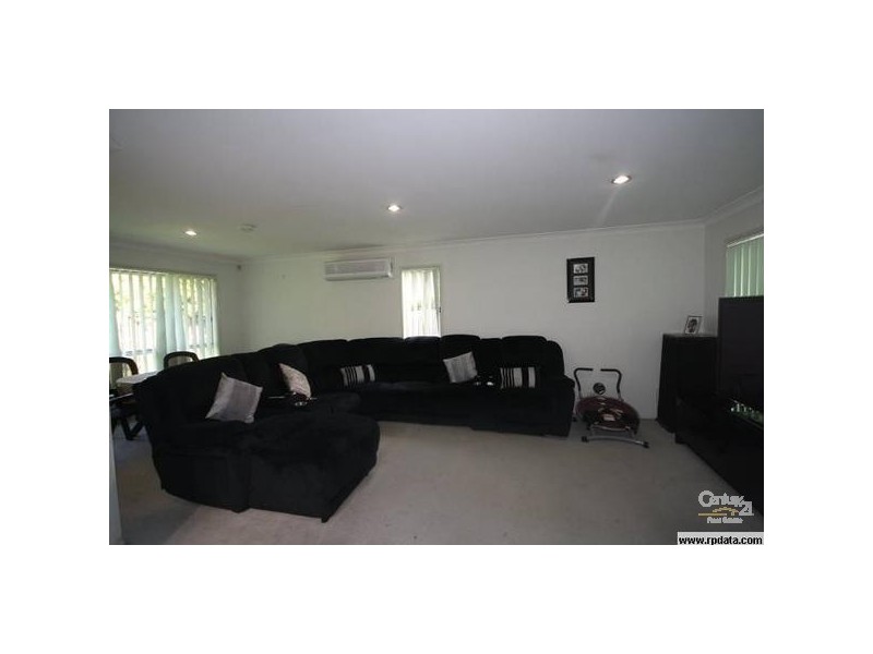 27 Royal Crt, Ashmore QLD 4214