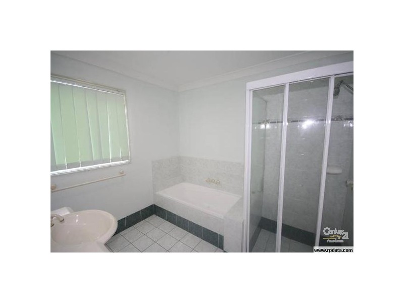 27 Royal Crt, Ashmore QLD 4214