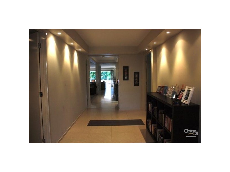 109 Heeb Street, Benowa QLD 4217