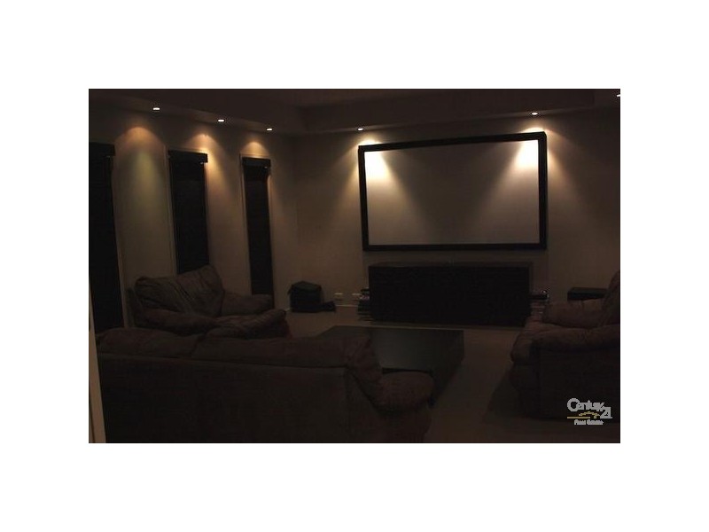 109 Heeb Street, Benowa QLD 4217