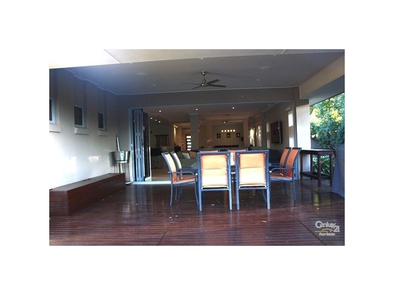 109 Heeb Street, Benowa QLD 4217