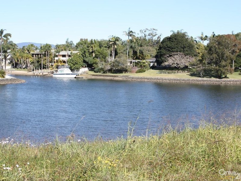 123 Sir Bruce Small Boulevard, Benowa QLD 4217