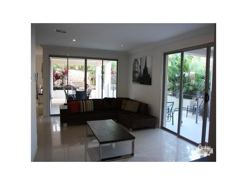 1013 Lakeview Tce, Benowa QLD 4217