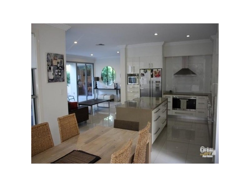 1013 Lakeview Tce, Benowa QLD 4217