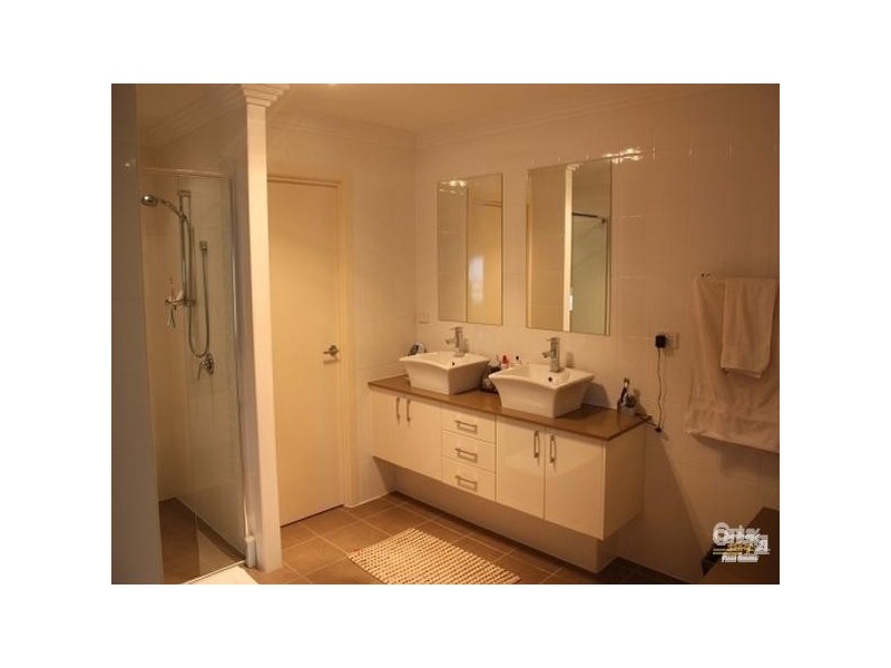 1013 Lakeview Tce, Benowa QLD 4217