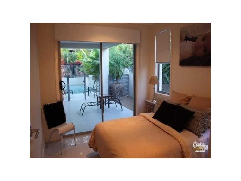 1013 Lakeview Tce, Benowa QLD 4217