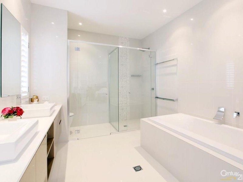 5003 Riverwood Grove, Benowa QLD 4217