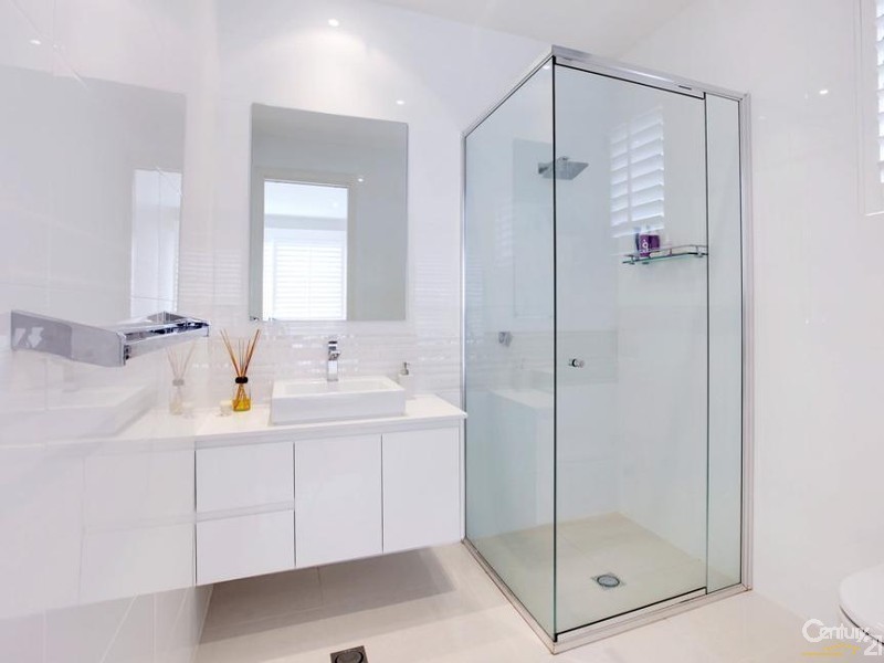 5003 Riverwood Grove, Benowa QLD 4217