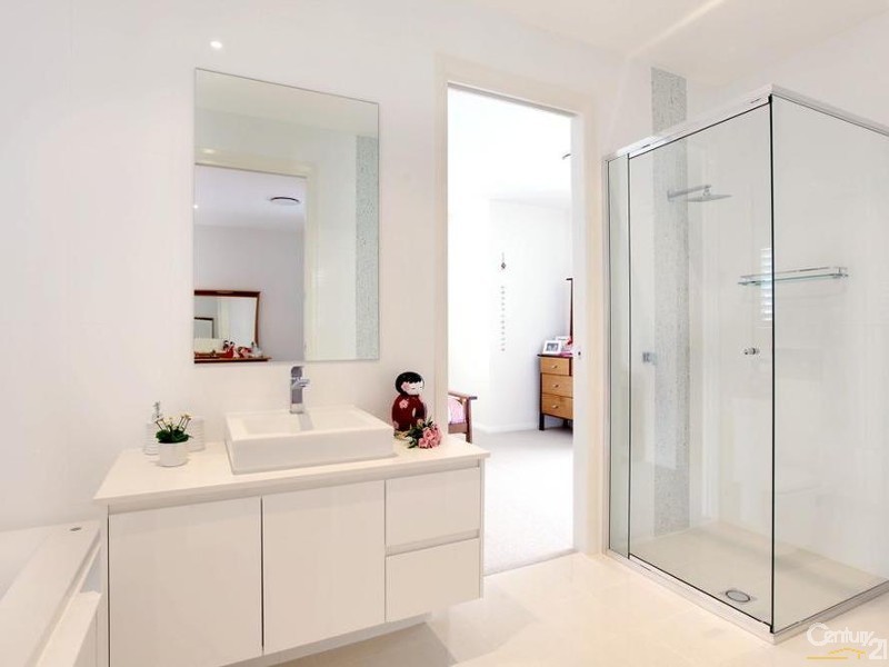 5003 Riverwood Grove, Benowa QLD 4217