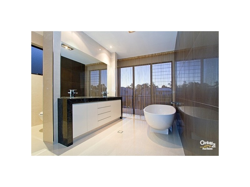 9015 Northview Parade, Benowa QLD 4217