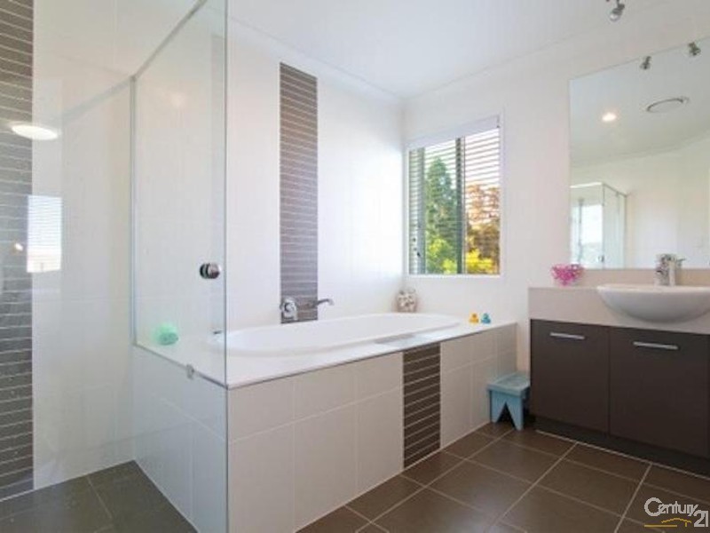 5001 Riverwood Grove, Benowa QLD 4217