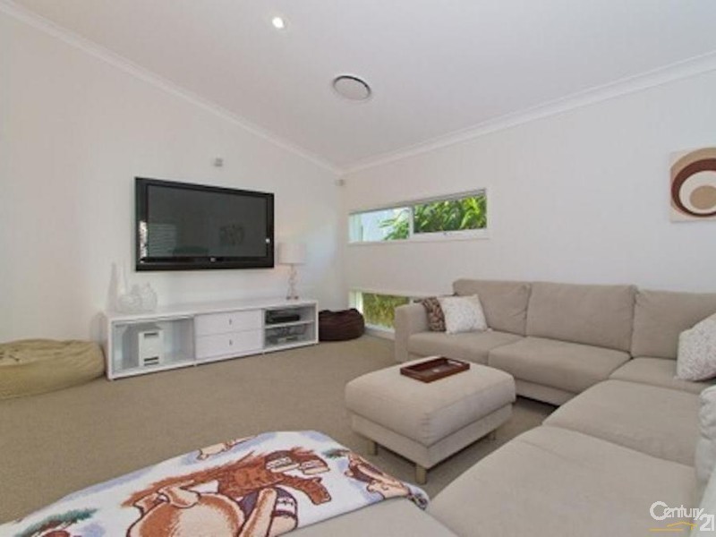 5001 Riverwood Grove, Benowa QLD 4217