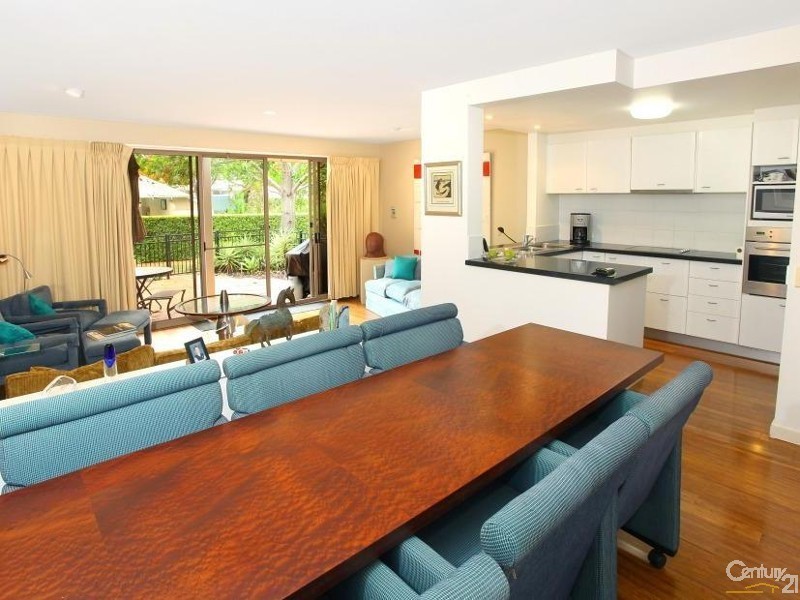 2124 South Shields, Benowa QLD 4217