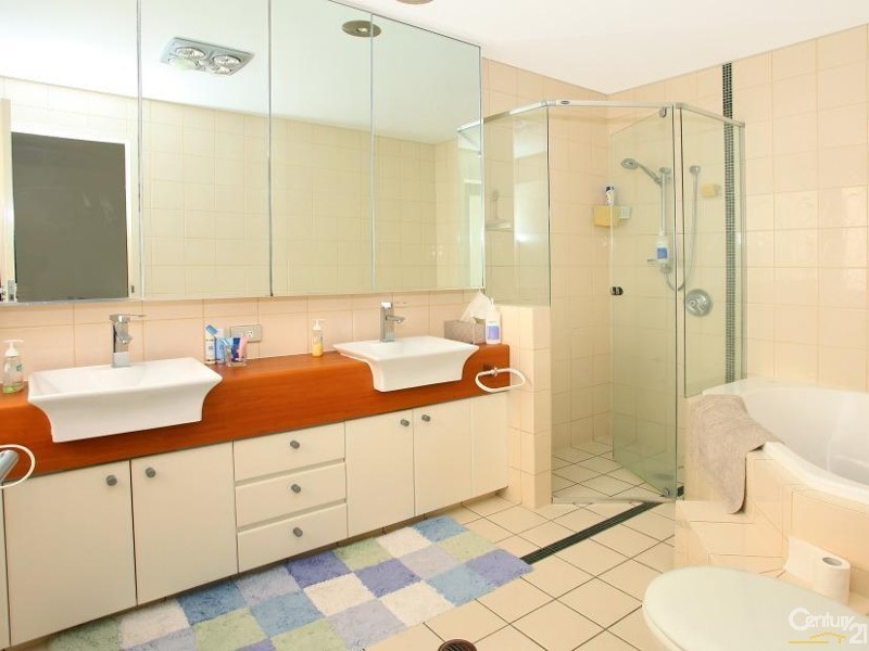 2124 South Shields, Benowa QLD 4217