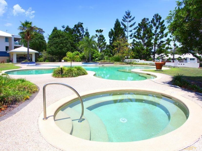 2124 South Shields, Benowa QLD 4217