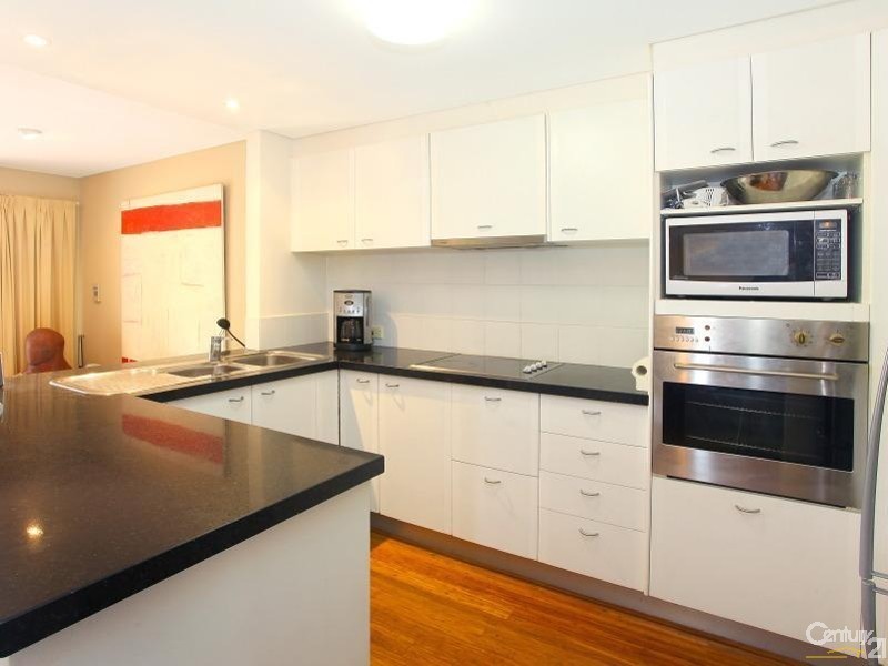 2124 South Shields, Benowa QLD 4217