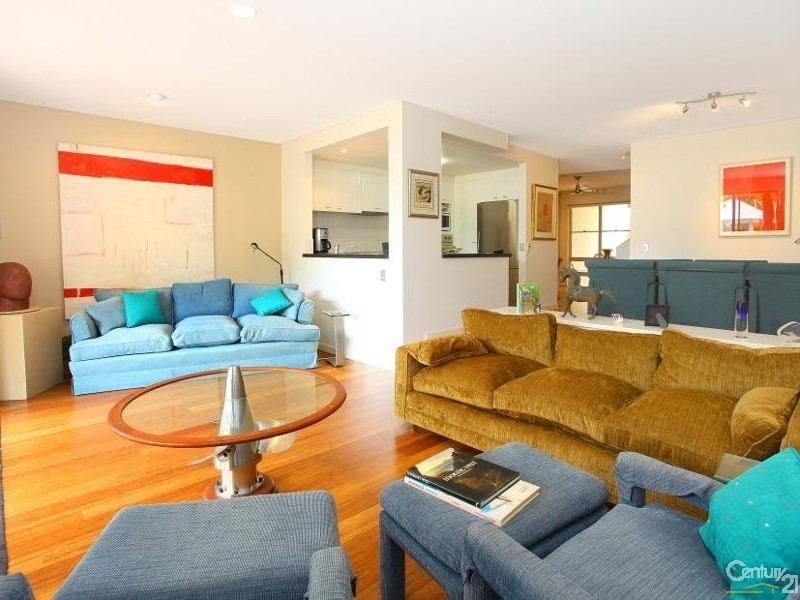 2124 South Shields, Benowa QLD 4217