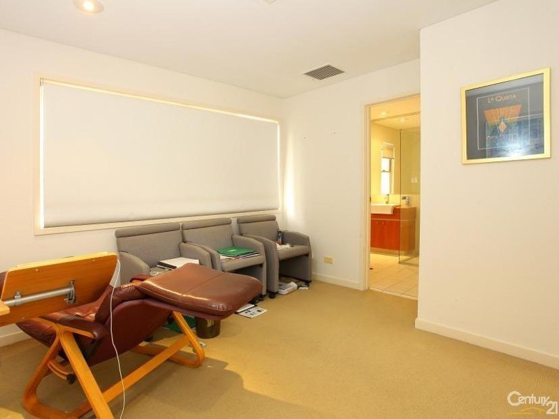 2124 South Shields, Benowa QLD 4217