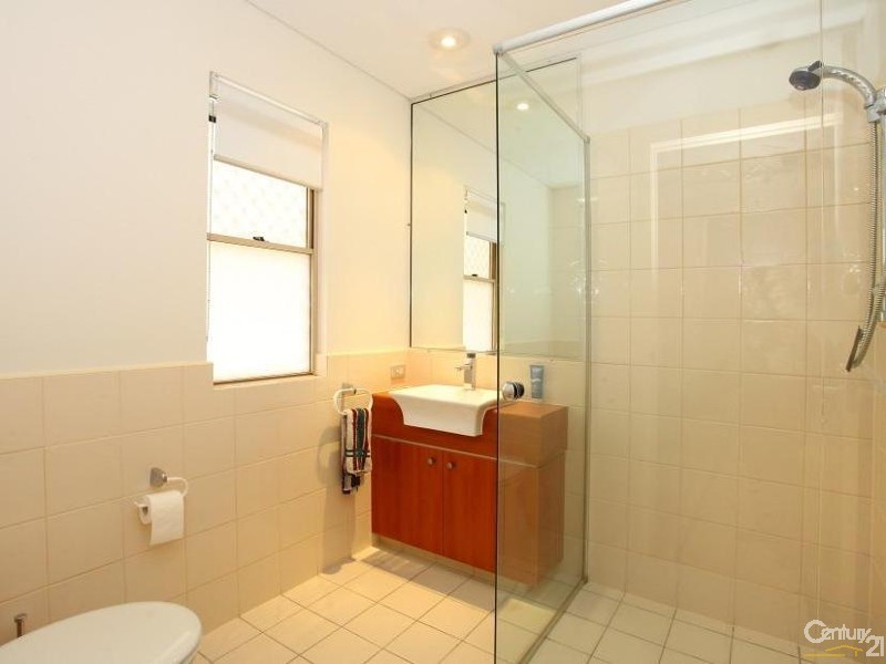 2124 South Shields, Benowa QLD 4217