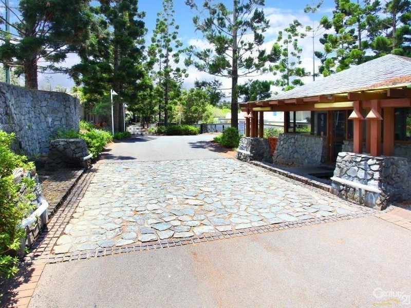 2124 South Shields, Benowa QLD 4217