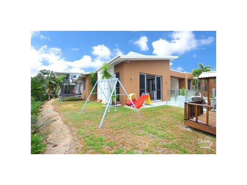 7013 Vista Drive, Benowa QLD 4217