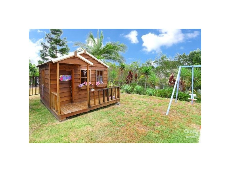 7013 Vista Drive, Benowa QLD 4217