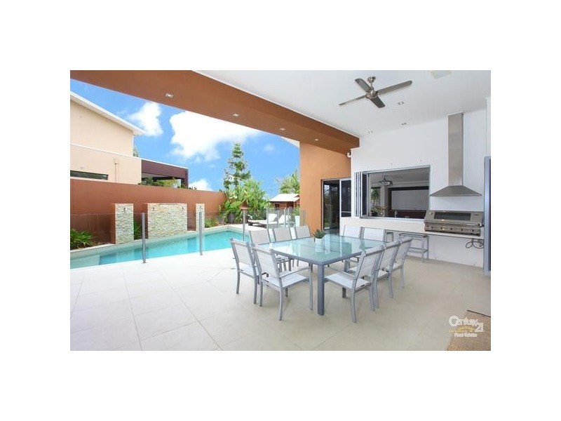 7013 Vista Drive, Benowa QLD 4217